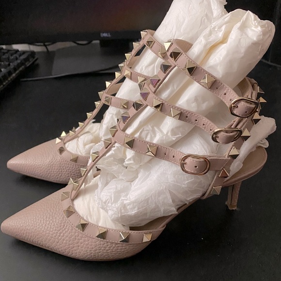 *SOLD* Valentino Garavani Calfskin Rockstud Pumps - Picture 3 of 10